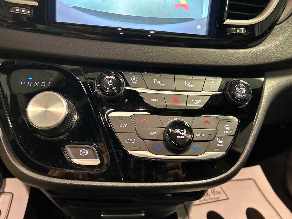 Used 2026 Chrysler Pacifica Select FWD image 19