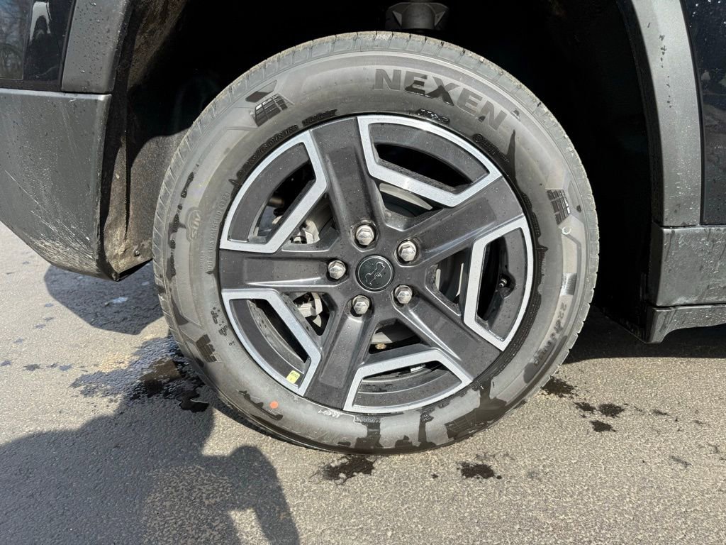 New 2026 Jeep Cherokee Laredo image 40