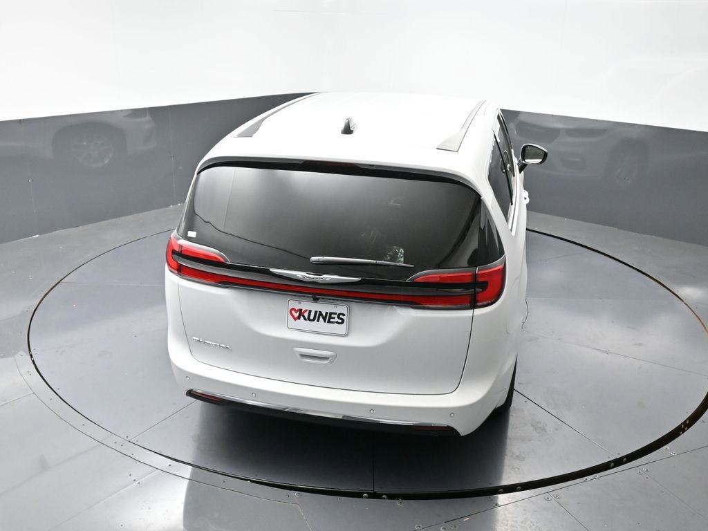 New 2026 Chrysler Pacifica Select image 45