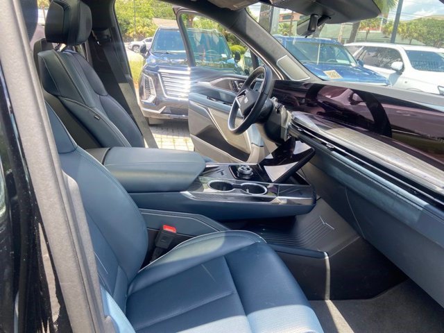 Certified 2026 Cadillac Escalade IQ Sport 2 w/ LPO, ONYX Package AWD/4WD image 15