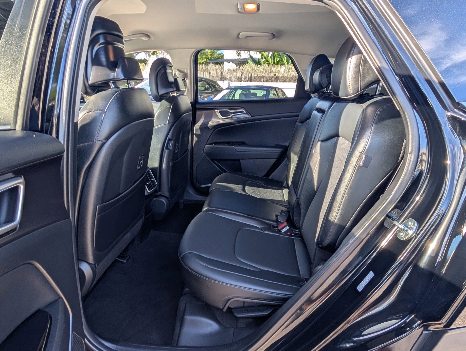 Used 2025 Kia Sportage EX image 10