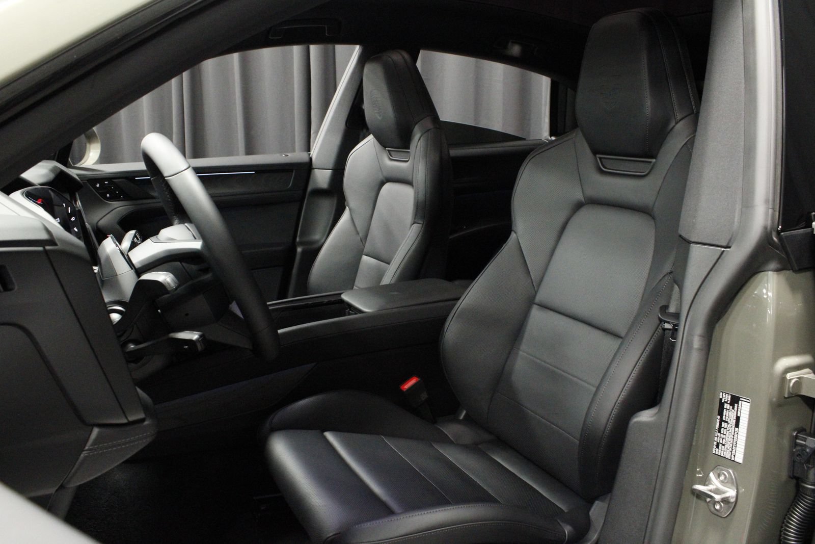 New 2026 Porsche Cayenne Electric Coupe AWD/4WD image 5