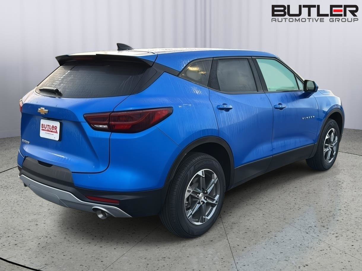 Used 2025 Chevrolet Blazer LT FWD image 5