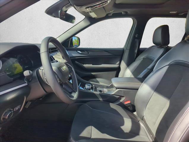 Used 2025 Jeep Grand Cherokee Altitude RWD image 12