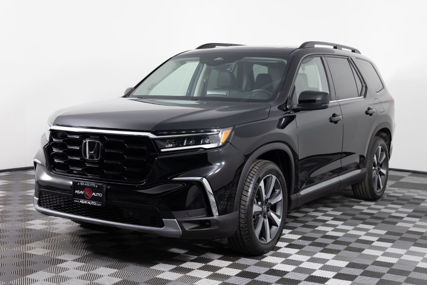 Used 2023 Honda Pilot Touring image 2