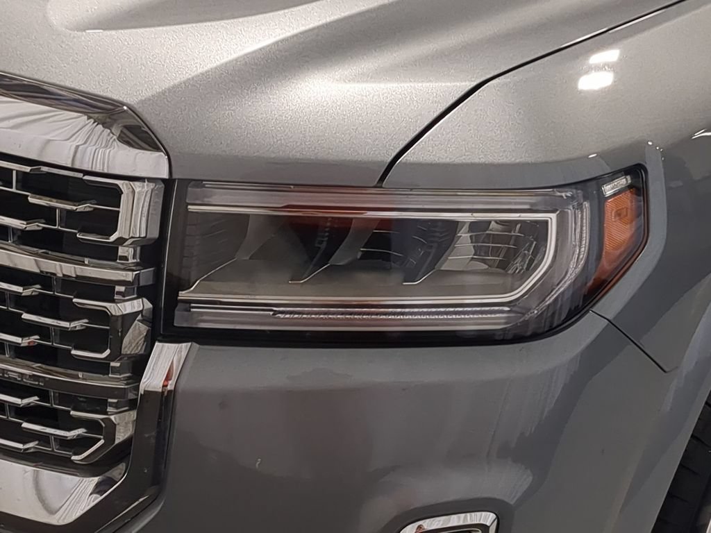 Used 2023 GMC Acadia Denali w/ Denali Technology Package AWD/4WD image 14