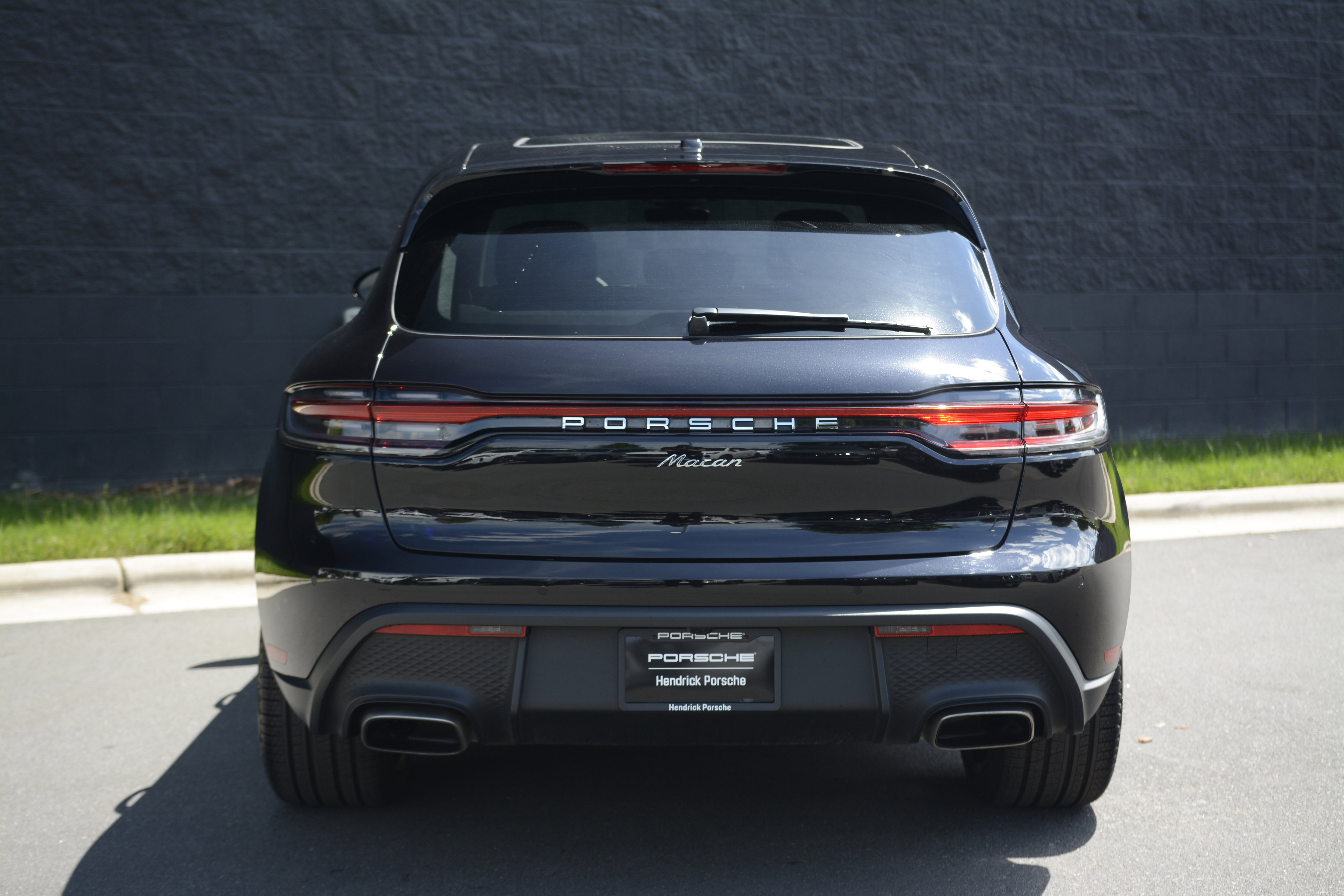 Certified 2026 Porsche Macan AWD/4WD image 6