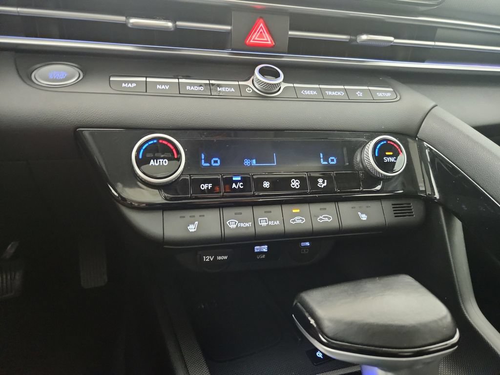 Used 2025 Hyundai Elantra Limited FWD image 29