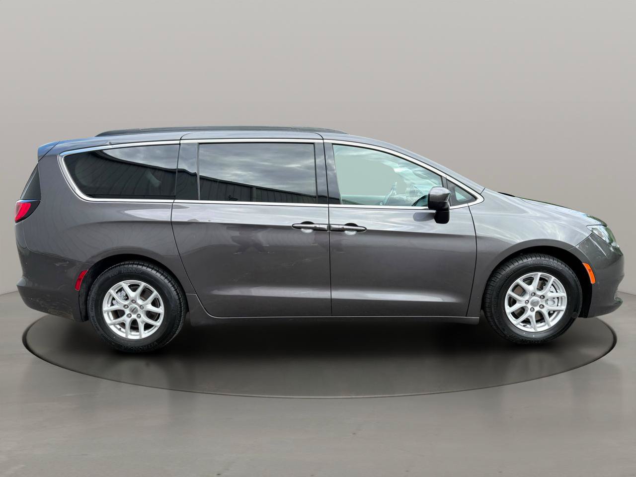 Used 2021 Chrysler Voyager Lxi FWD image 9