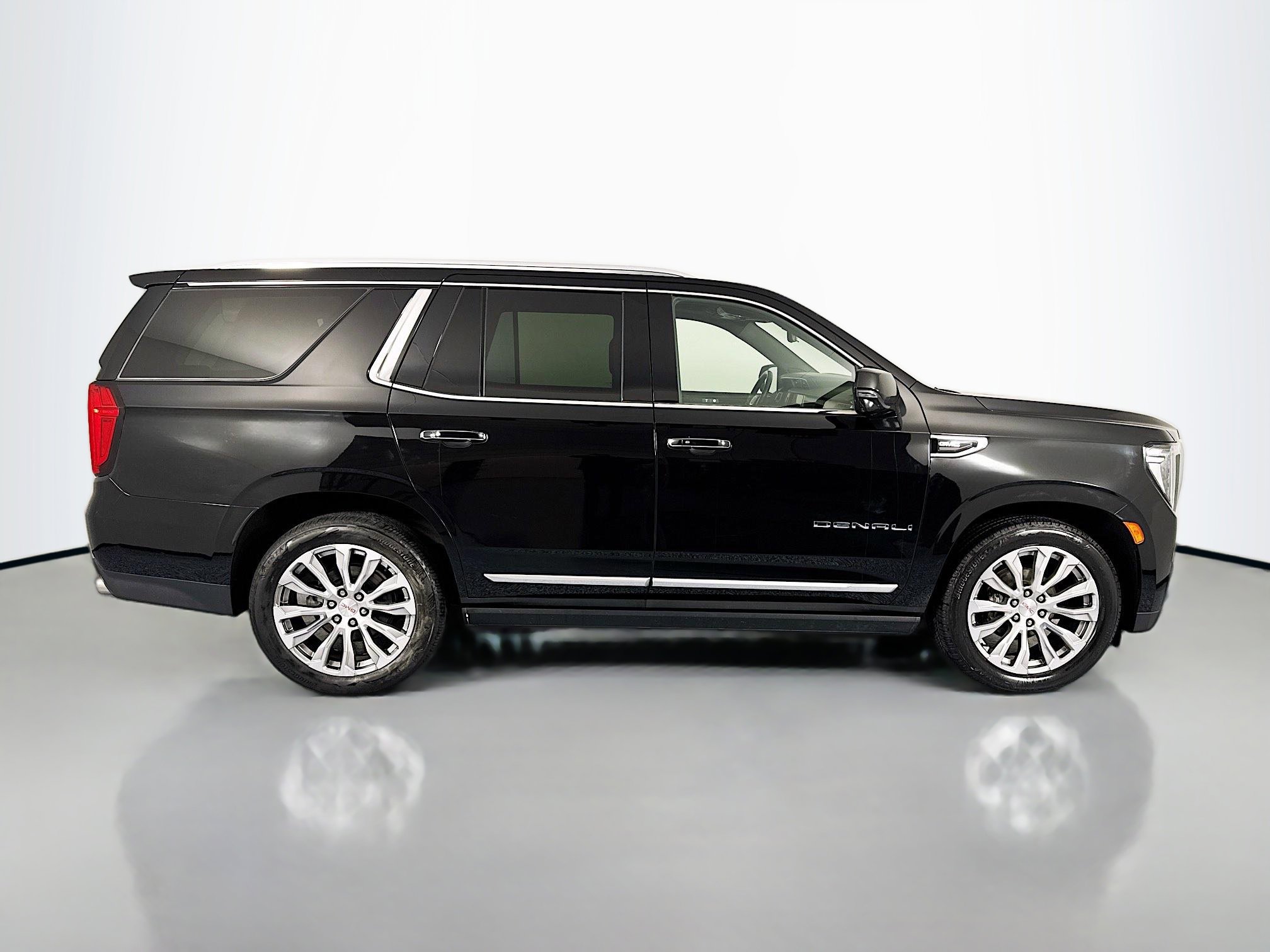 Used 2021 GMC Yukon Denali w/ Denali Ultimate Package image 4