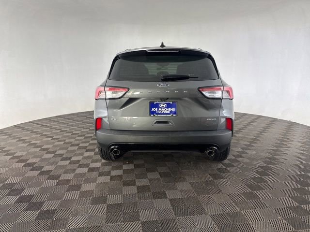 Used 2022 Ford Escape SE w/ SE Sport Appearance Package image 8