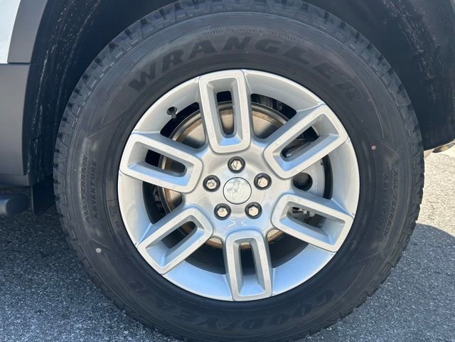 New 2025 Land Rover Defender 110 S image 11