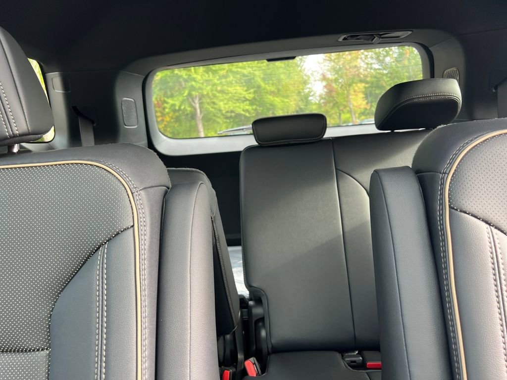 New 2026 Chevrolet Traverse High Country w/ LPO, Floor Liner Package image 33
