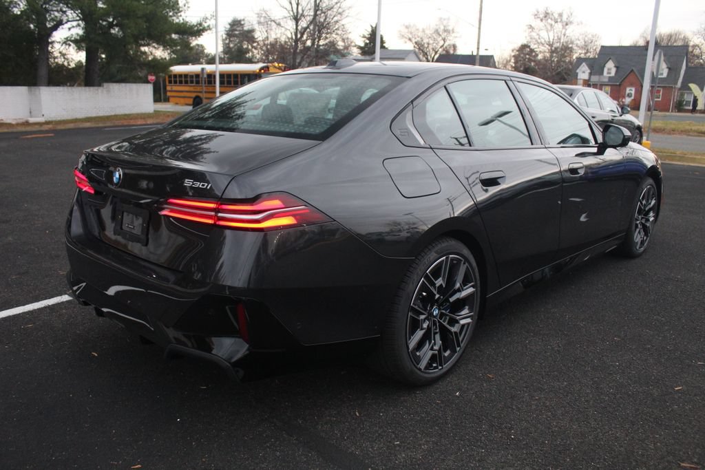 Used 2026 BMW 530i xDrive w/ M Sport Package AWD/4WD image 10