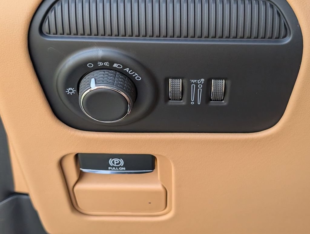 New 2026 Jeep Grand Wagoneer L Summit AWD/4WD image 14
