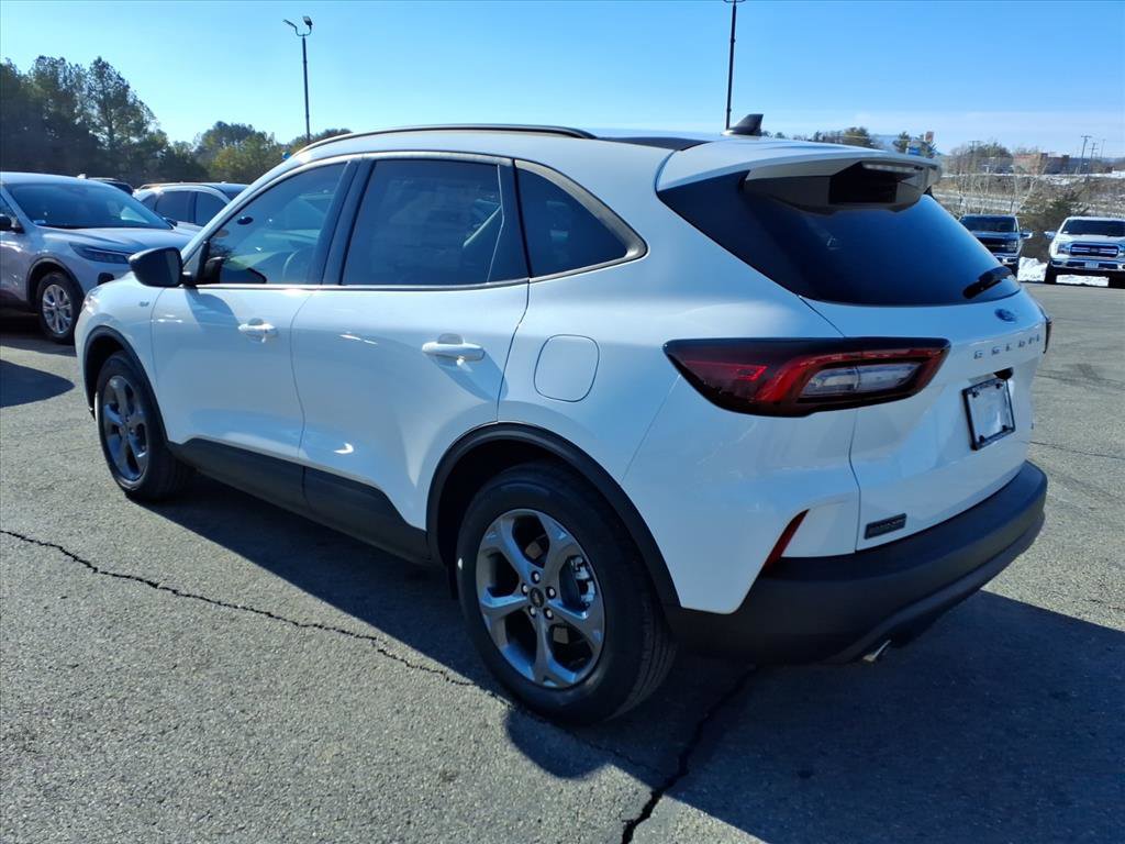 Used 2025 Ford Escape ST-Line w/ Equipment Group 301A image 3