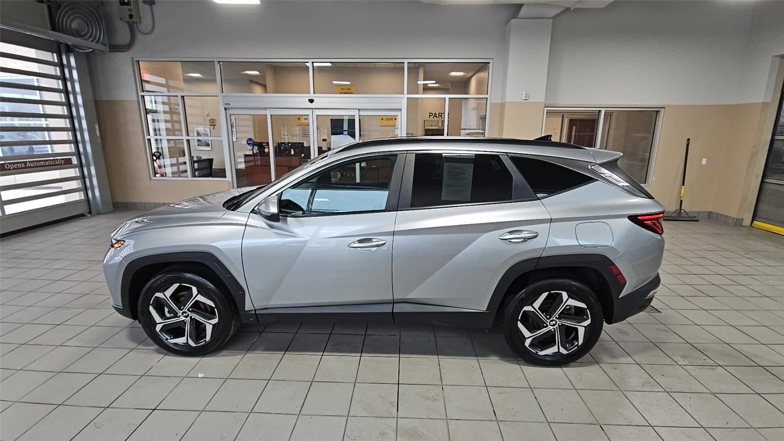 Used 2023 Hyundai Tucson SEL w/ Convenience Package image 4