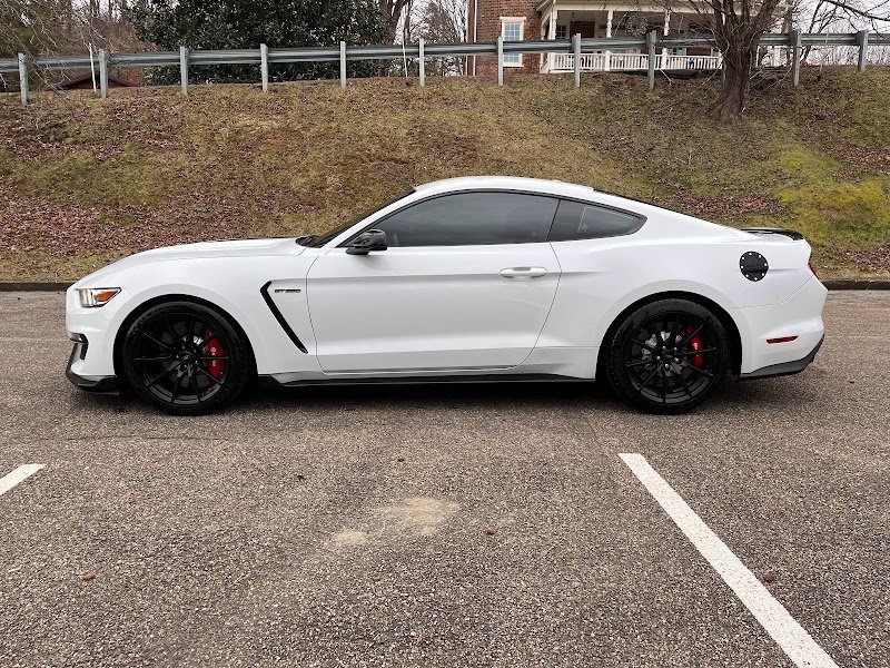 Used 2016 Ford Mustang Shelby GT350 w/ Technology Package image 24