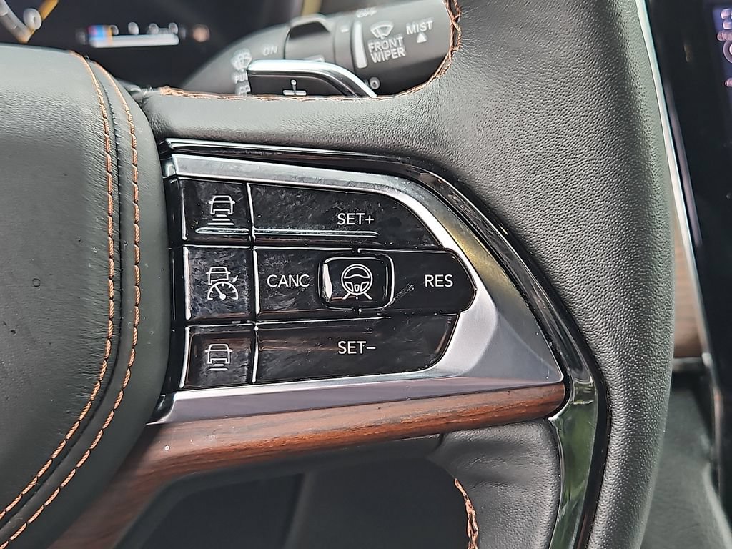 Certified 2025 Jeep Grand Cherokee Summit w/ Luxury Tech Group V AWD/4WD image 22