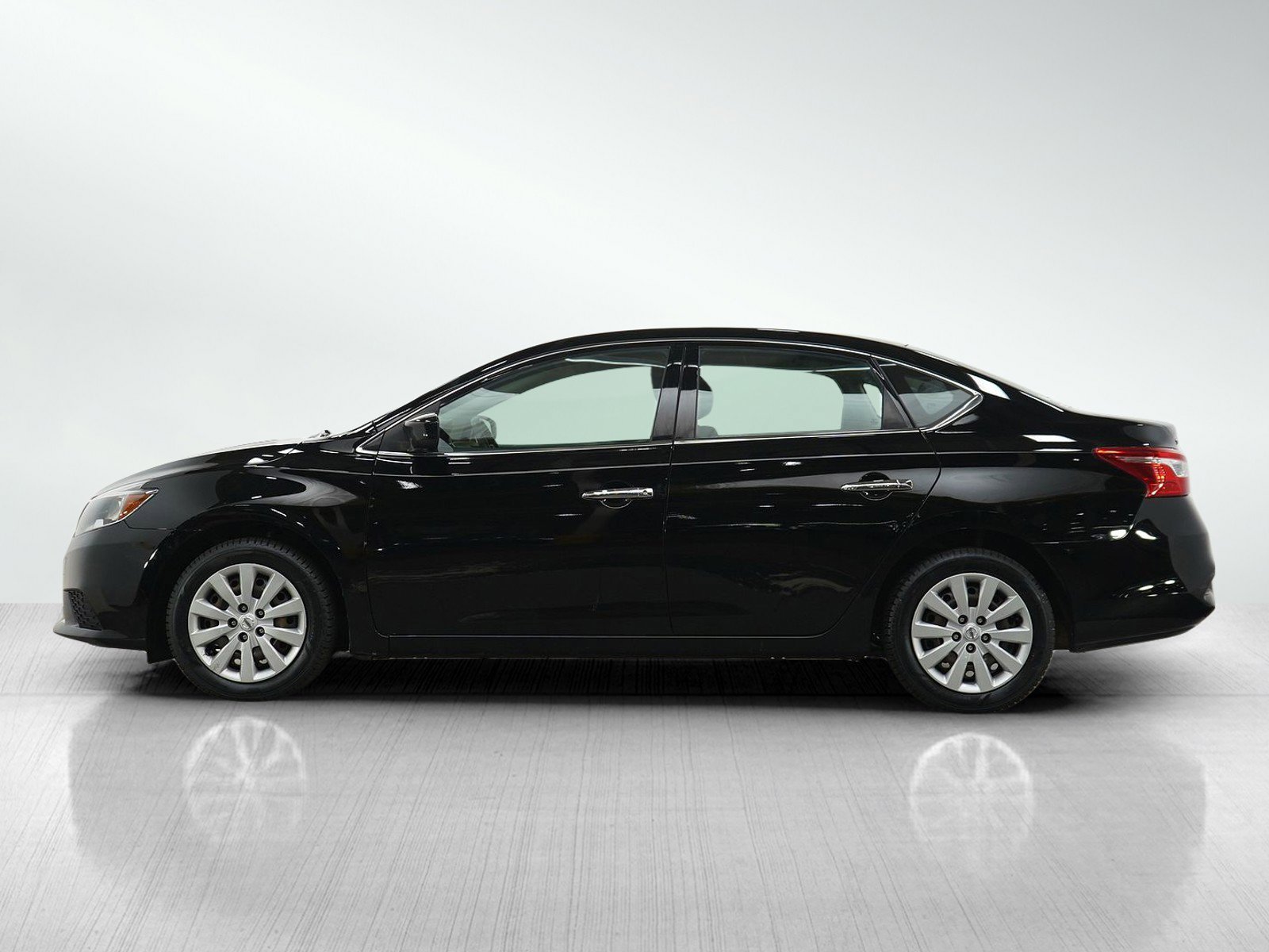 Used 2019 Nissan Sentra S FWD image 2