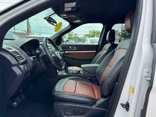 Used 2019 Ford Explorer XLT w/ Equipment Group 202A AWD/4WD image 17