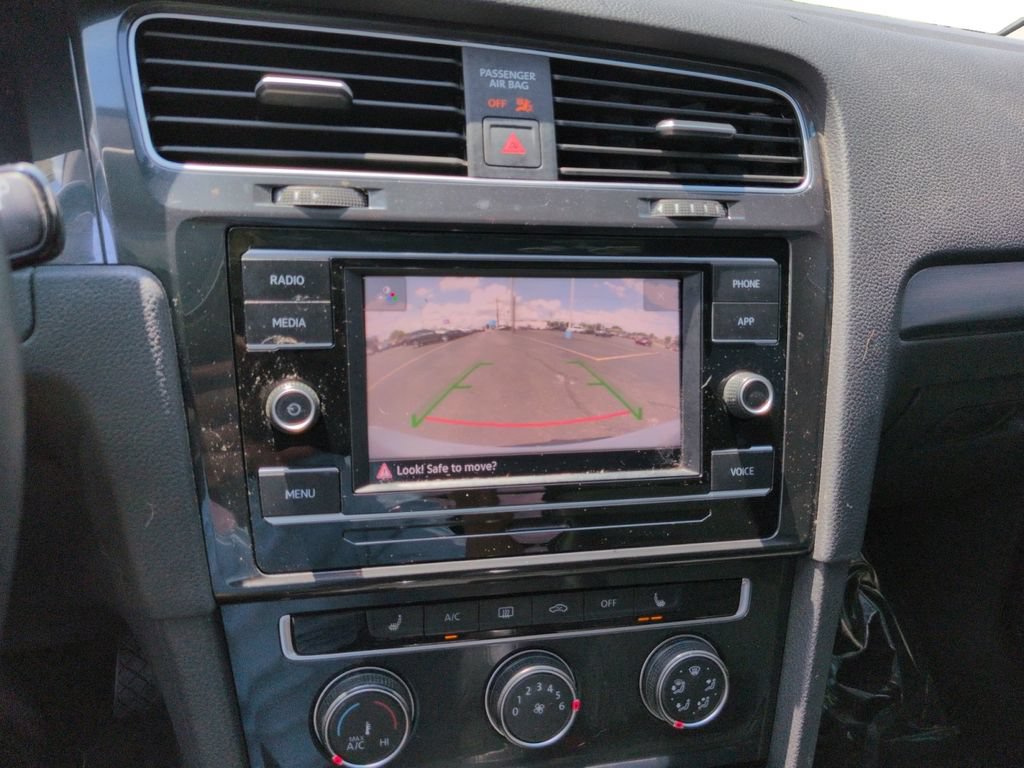 Used 2020 Volkswagen Golf 4-Door FWD image 16