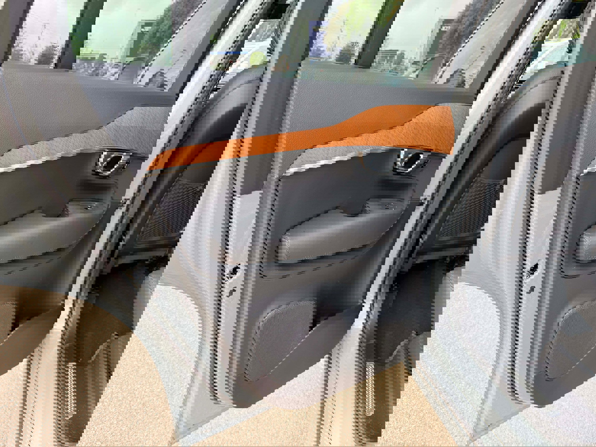 Certified 2025 Volvo XC90 B6 Ultra image 14