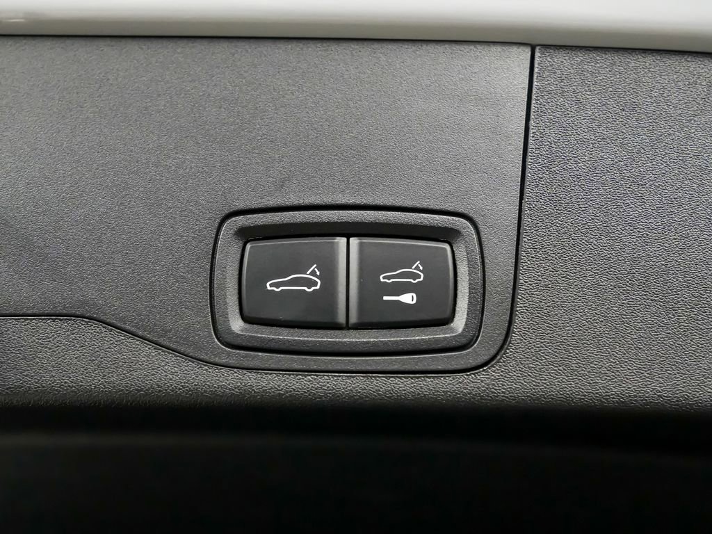 Used 2025 Porsche Taycan 4S AWD/4WD image 15