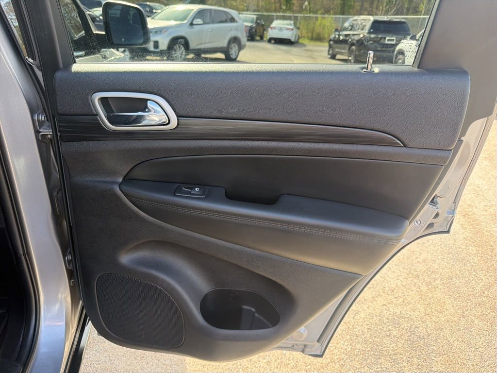 Used 2021 Jeep Grand Cherokee Laredo image 25