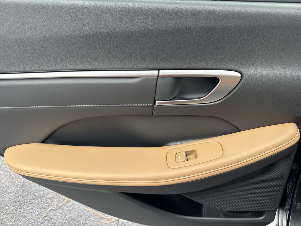 Used 2025 Hyundai Sonata Limited FWD image 21