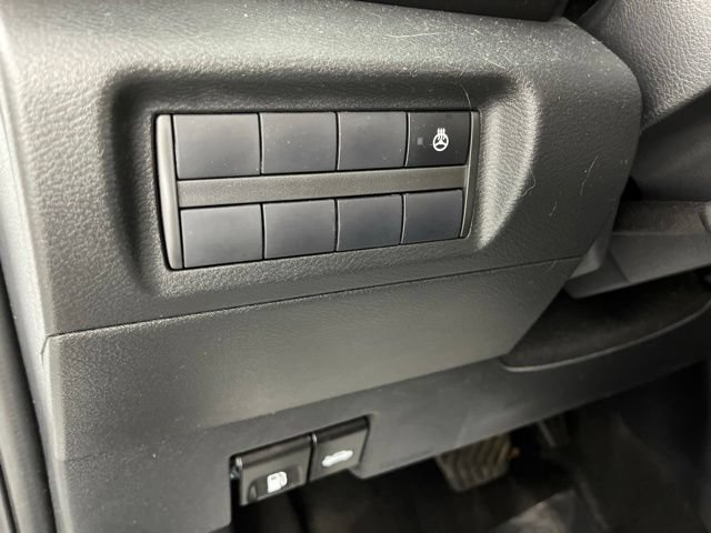 Used 2024 Nissan Kicks SR w/ SR Premium Package FWD image 31