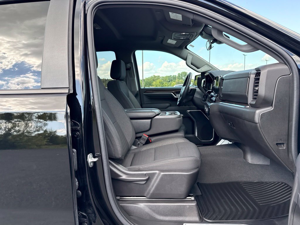 Used 2025 Chevrolet Silverado 1500 LT AWD/4WD image 11