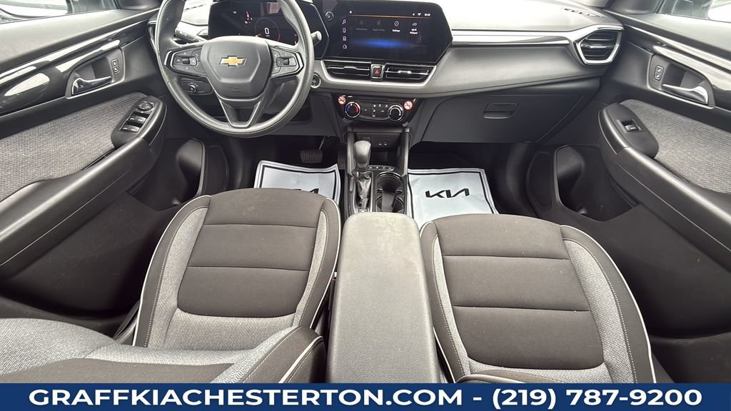 Used 2025 Chevrolet TrailBlazer LT AWD/4WD image 29