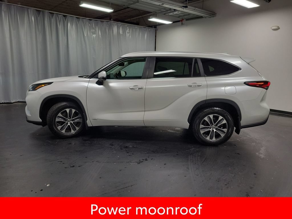 Used 2024 Toyota Highlander XLE AWD/4WD image 5
