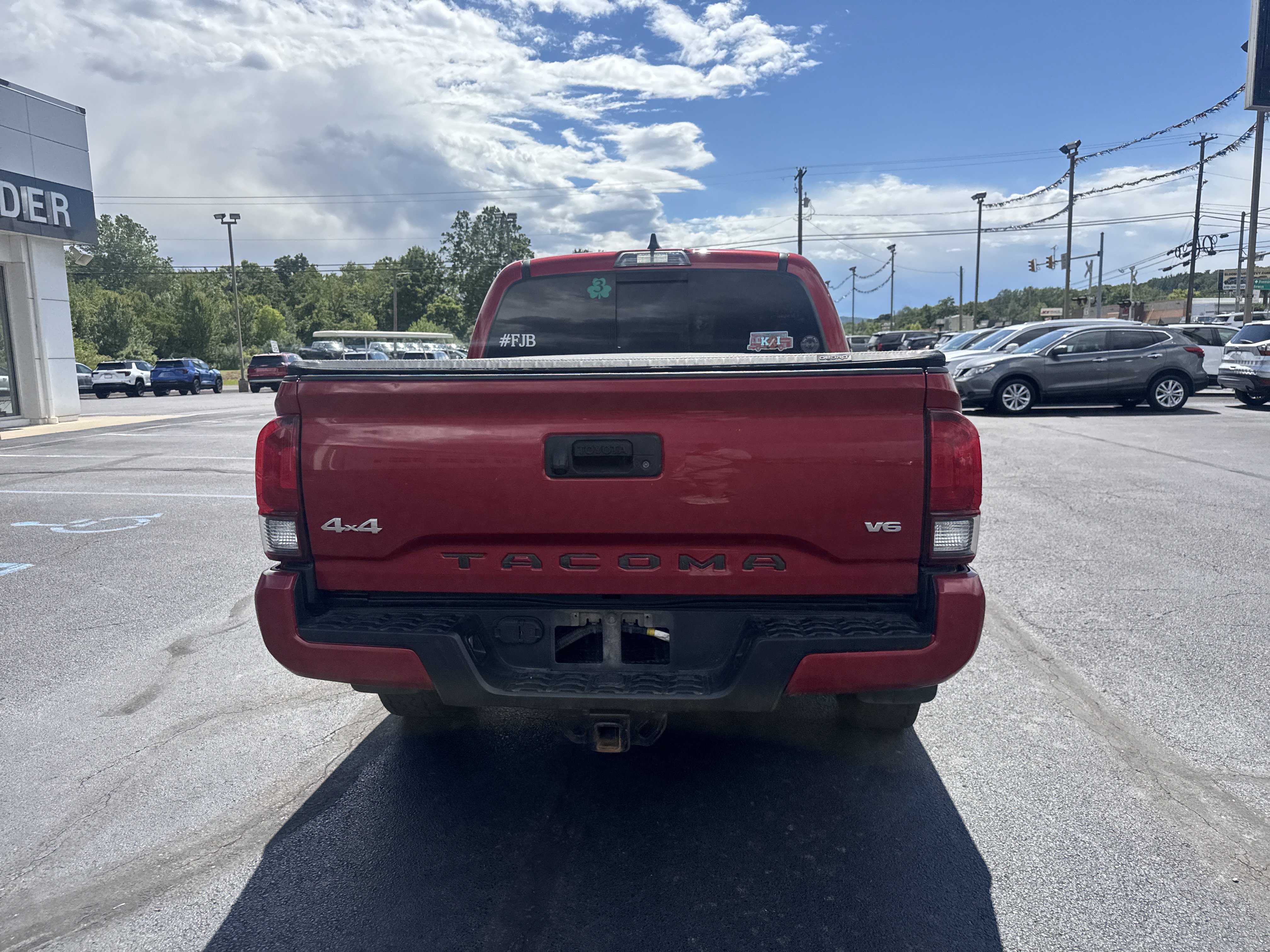 Used 2022 Toyota Tacoma SR5 w/ Technology Package AWD/4WD image 4