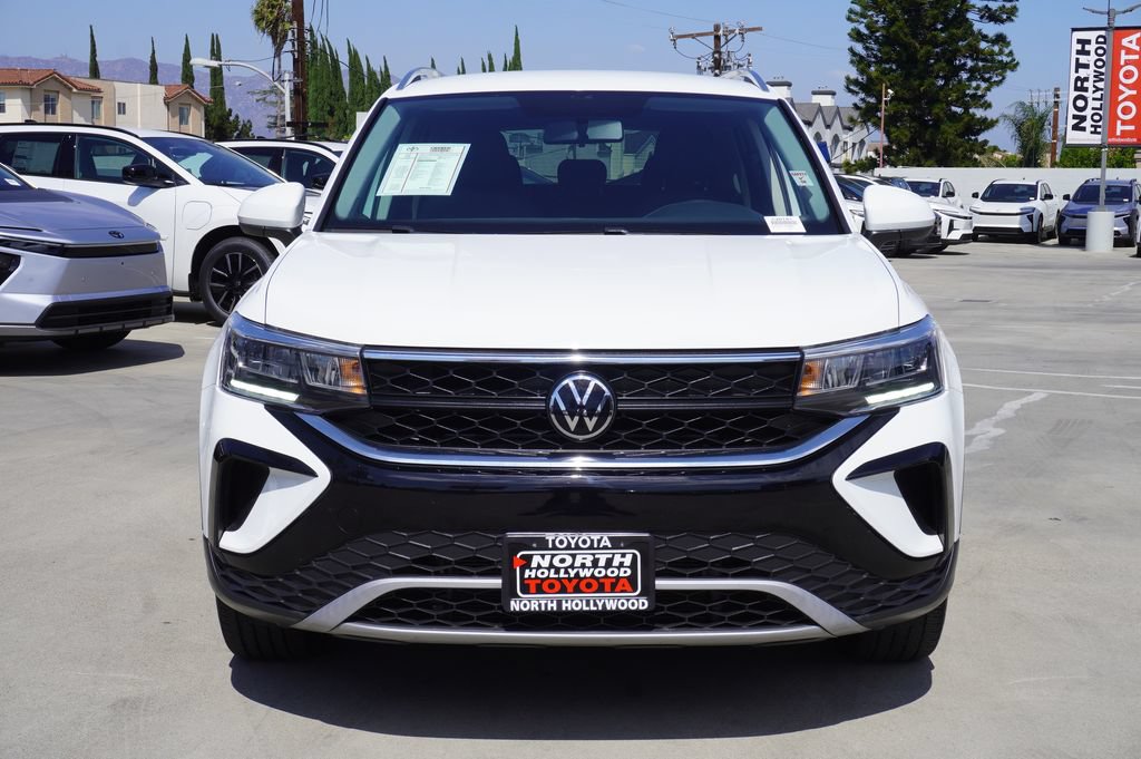 Used 2022 Volkswagen Taos SE FWD image 3