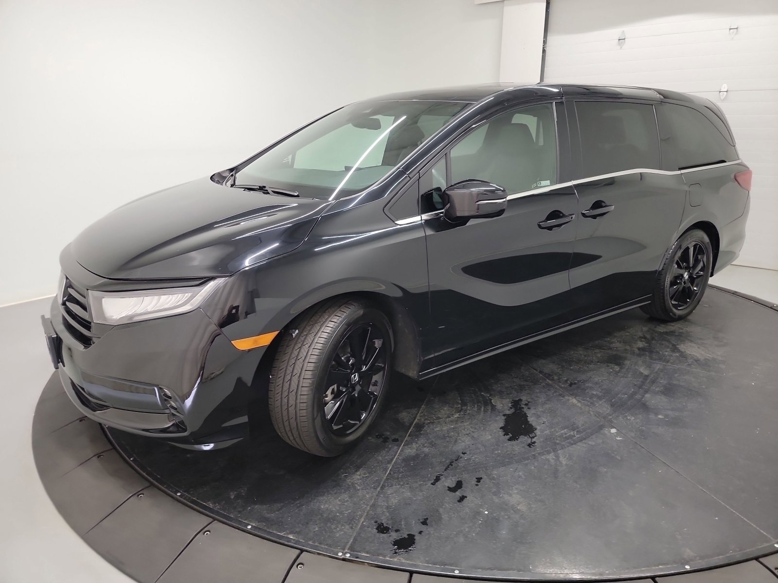 Certified 2023 Honda Odyssey Sport image 3