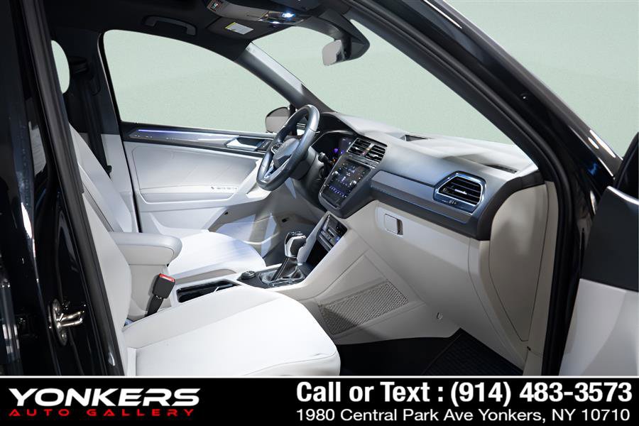 Used 2022 Volkswagen Tiguan SE R-Line AWD/4WD image 35