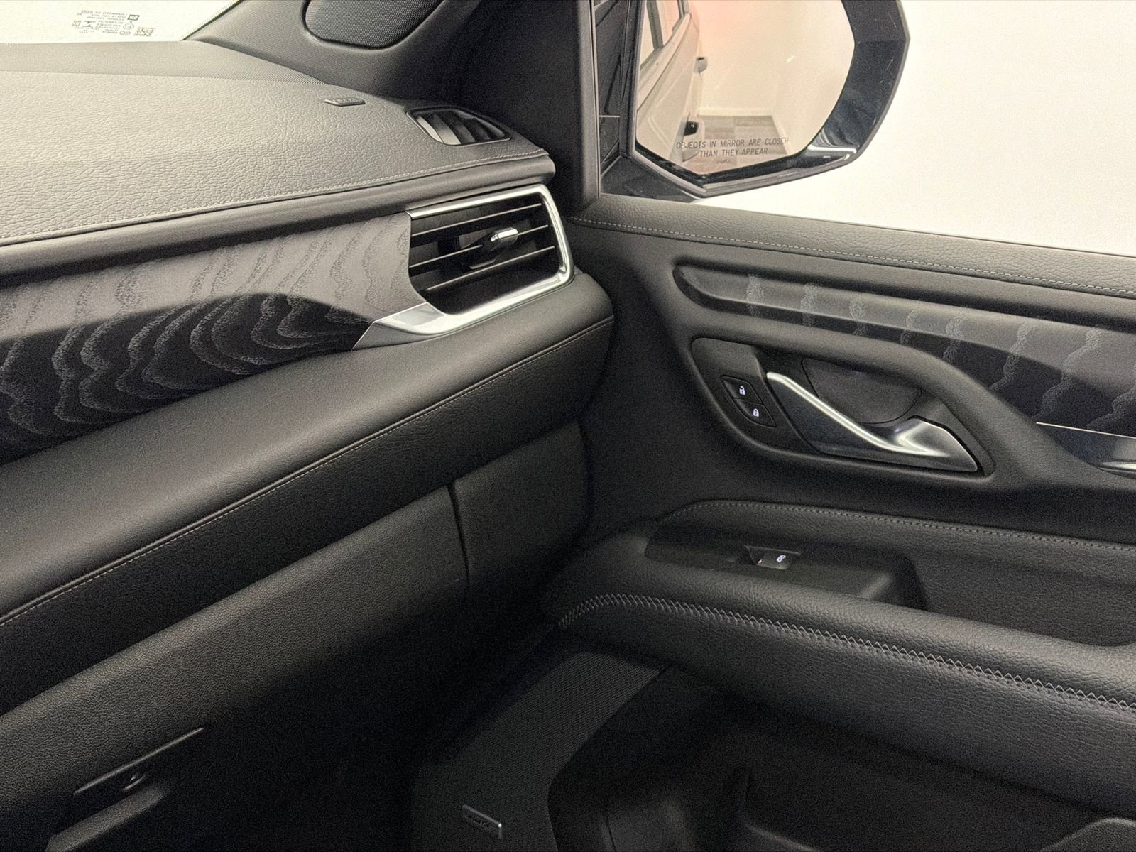 Used 2022 GMC Yukon XL Denali image 39