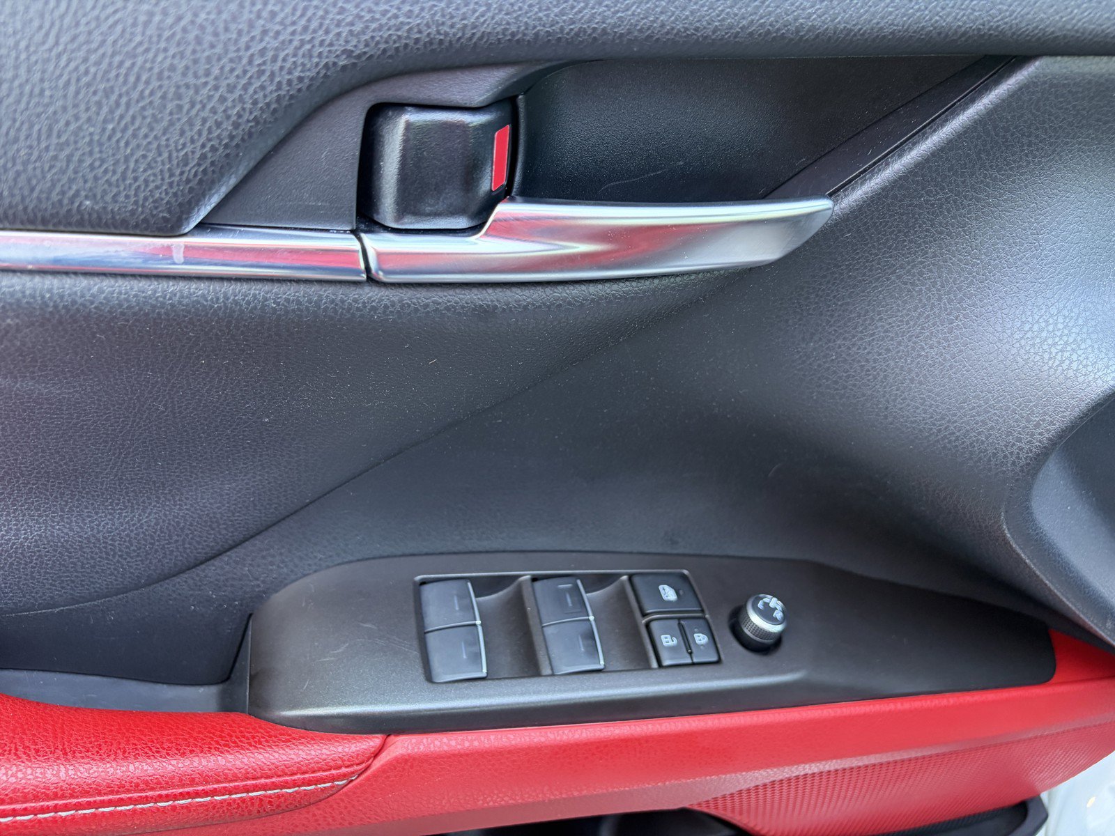 Used 2024 Toyota Camry XSE FWD image 12