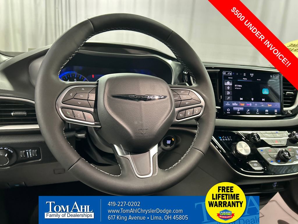 New 2026 Chrysler Voyager LX image 13