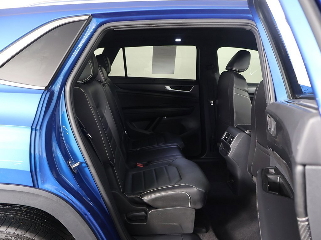Used 2024 Volkswagen Atlas Cross Sport SEL R-Line image 33