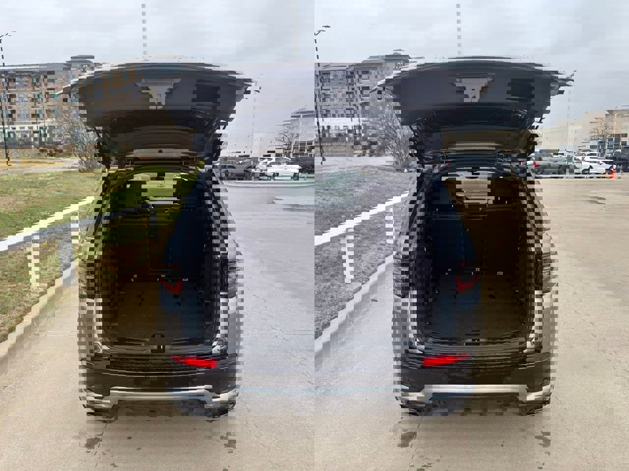 Used 2020 Land Rover Discovery Sport S R-Dynamic image 6