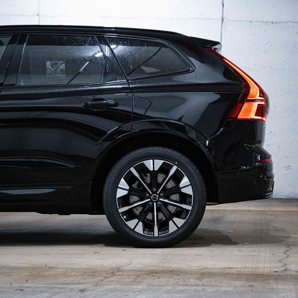 New 2026 Volvo XC60 T8 Plus w/ Protection Package Premier AWD/4WD image 4