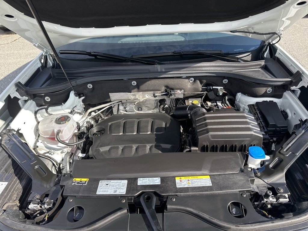 Used 2025 Volkswagen Atlas Cross Sport SE image 33