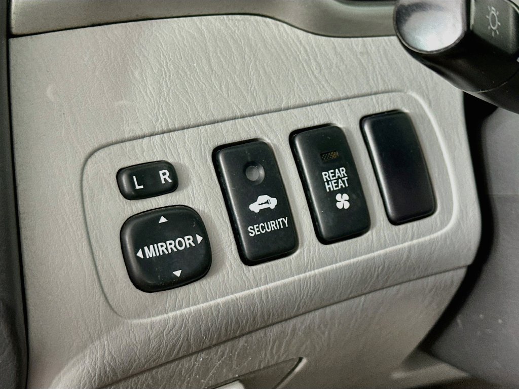 Used 2005 Toyota Highlander 4WD V6 w/ Appearance Pkg image 11