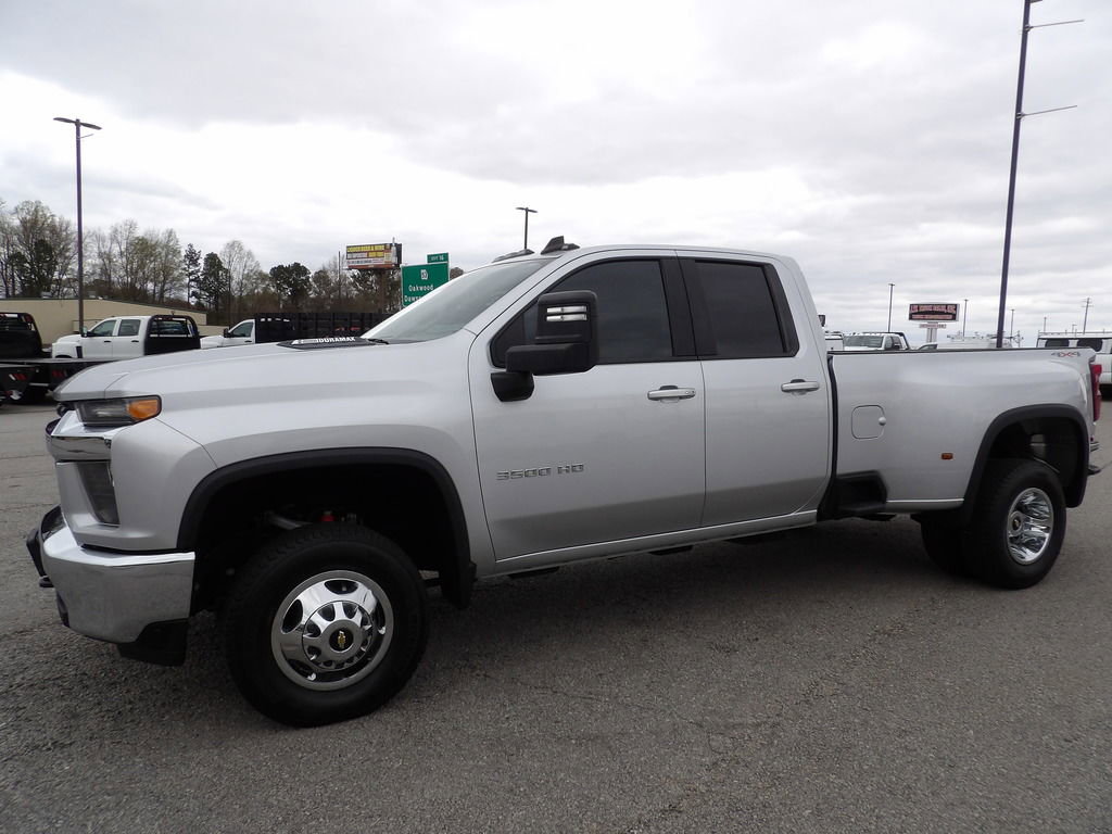 Used 2022 Chevrolet Silverado 3500 LT w/ Convenience Package AWD/4WD image 3