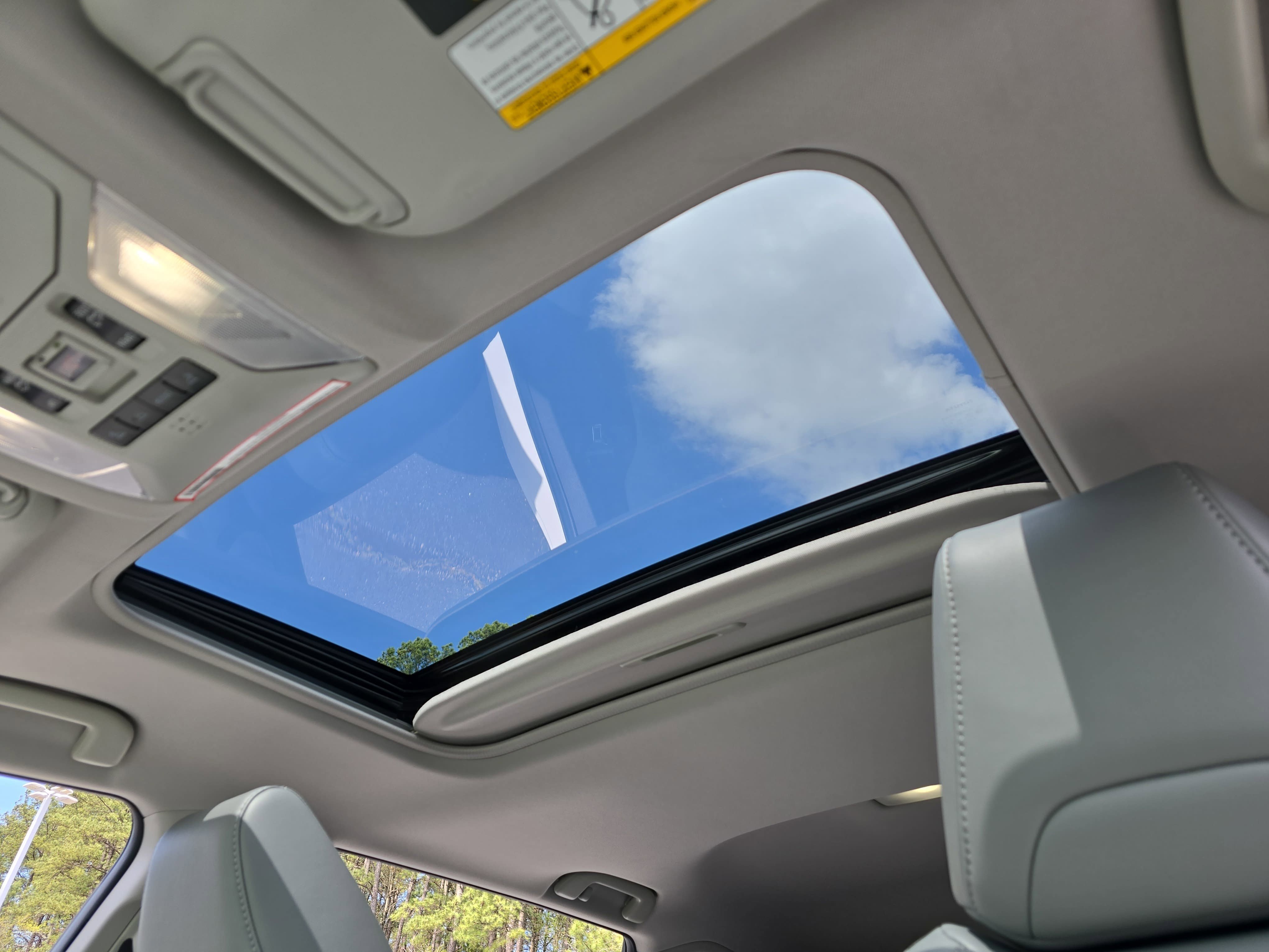 Used 2022 Toyota RAV4 XLE Premium image 25