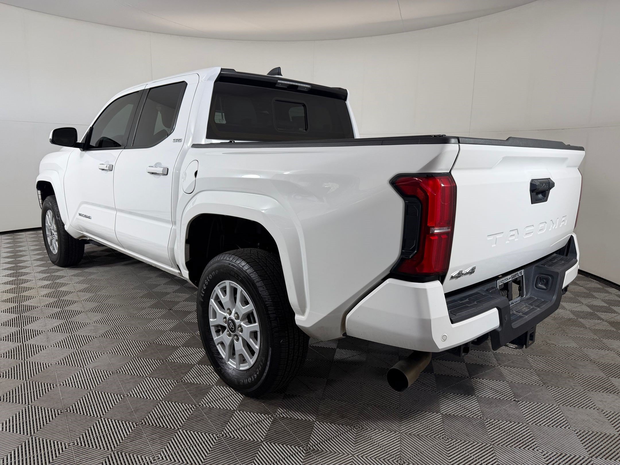 Used 2025 Toyota Tacoma SR5 AWD/4WD image 3