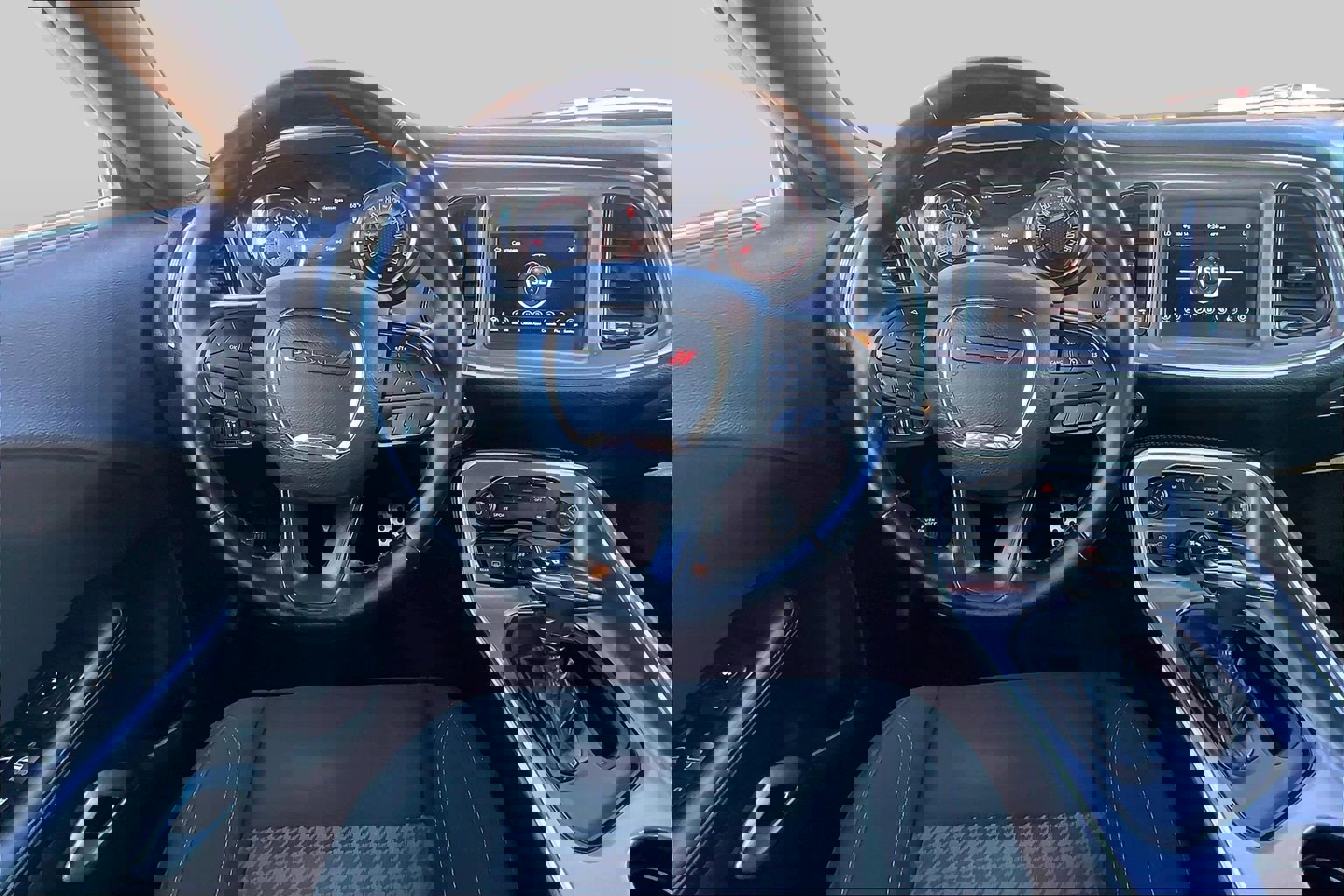 Used 2021 Dodge Challenger SXT image 5